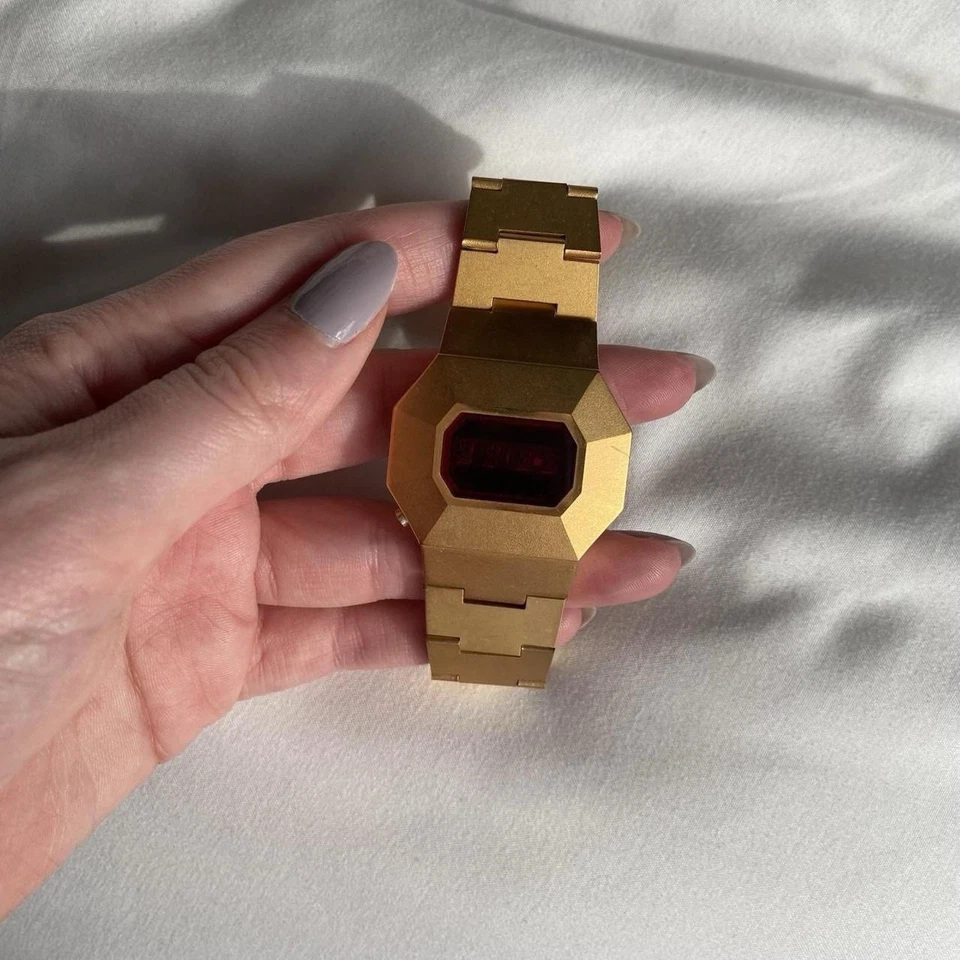 Rare Fairchild Men's Gold Quartz LCD Wristwatch Swiss Made In The 1970s - Image 4 of 4