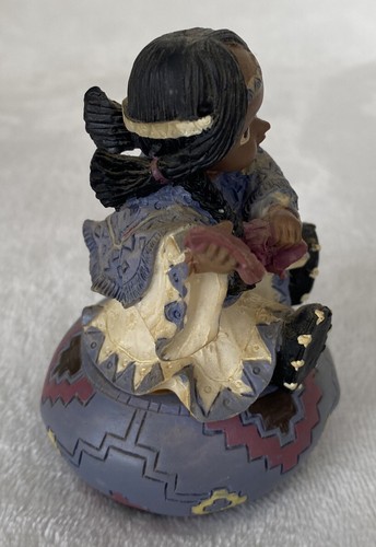 Vintage Native American Indian Girl Colorful Small Figurine - Picture 4 of 7