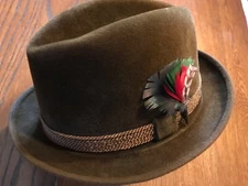 Richman Brothers Men’s 7 1/4 Brown Soft Velour Fedora Braided Band Feathers