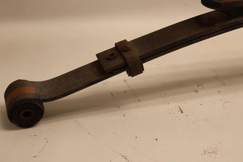 Chevy Silverado 1500 2019-2023 2x2 suspensión trasera derecha hoja resorte OEM Foto 3 de 4