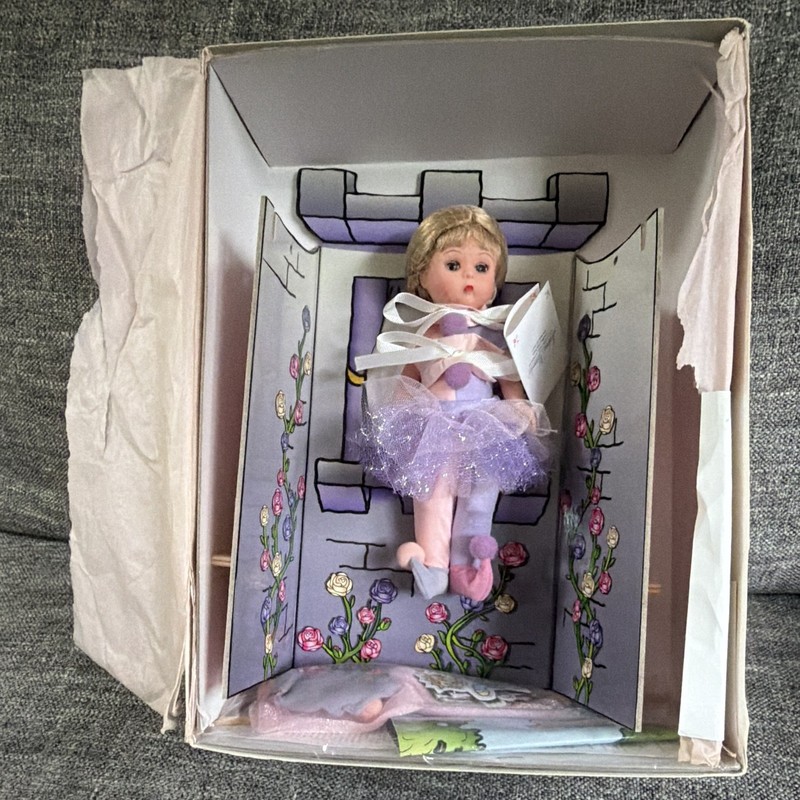 Madame Alexander Wendy’s Puppet Show-33780