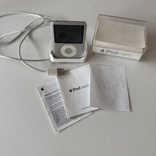 Apple iPod nano 4GB silver 3rd generation with extras