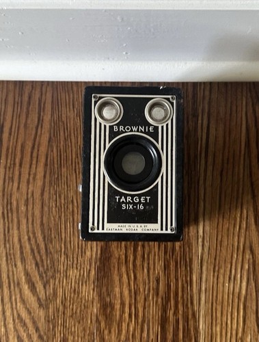 Brownie Target Six-16 Boxkamera Vintage, ungetestete Boxkamera, siehe Beschreibung!