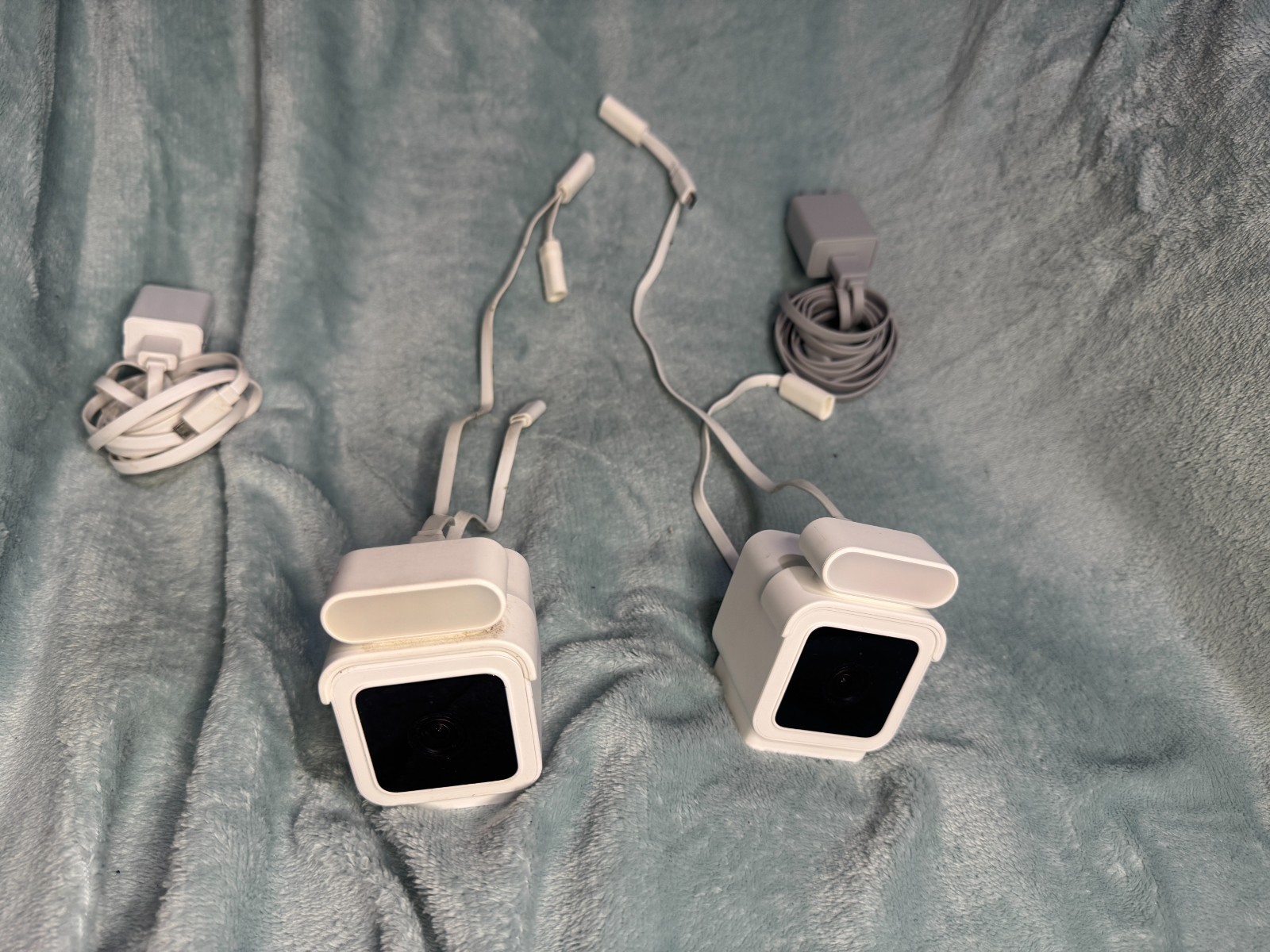 WYZE Cam V3 x2 2K Wi-Fi Indoor/Outdoor Security Camera - White Bonus Gift