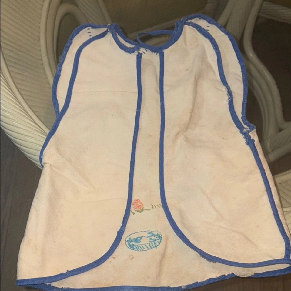 5 baberos vintage para bebé Foto 2 de 4