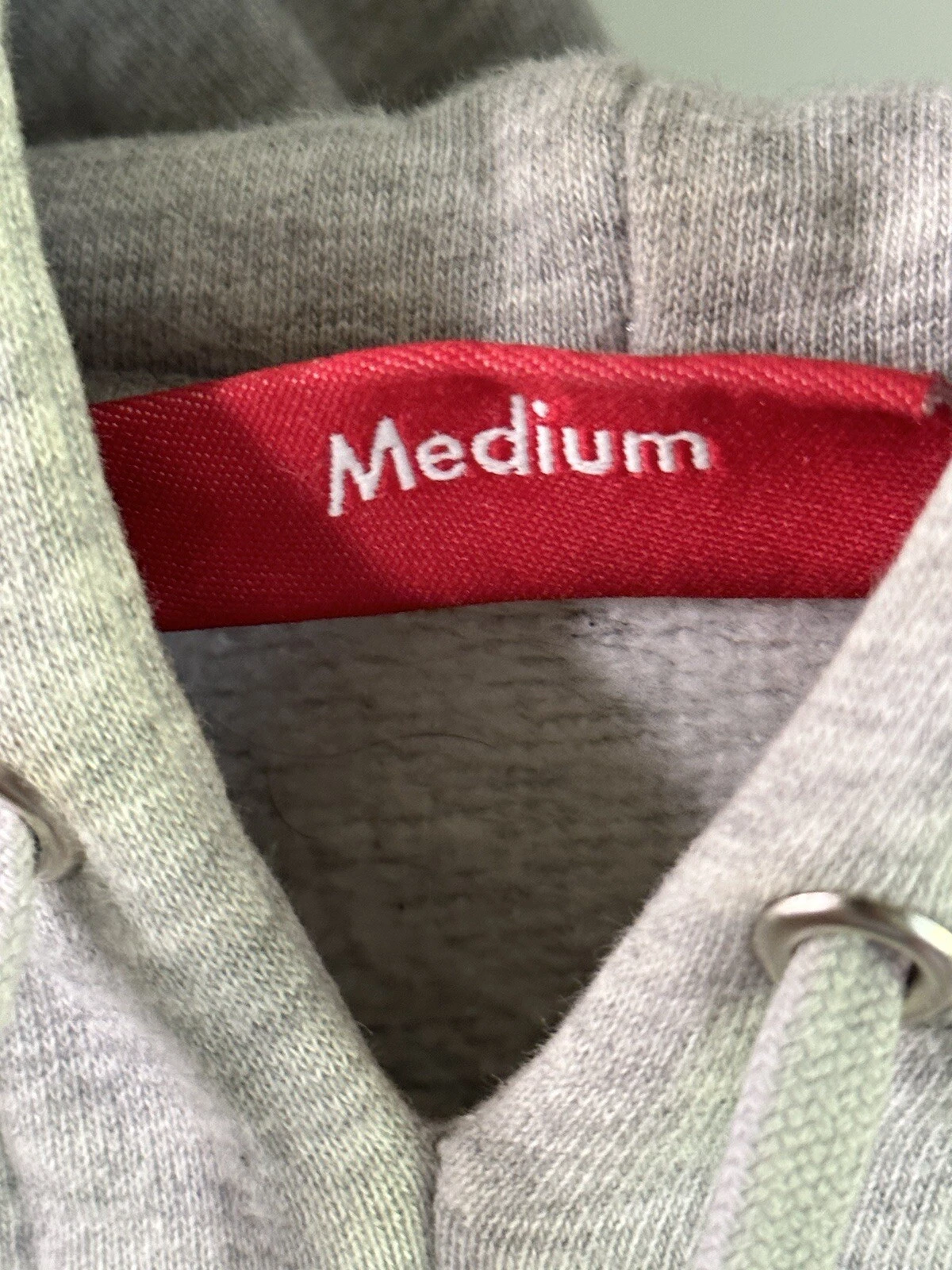 Felpa con cappuccio Supreme altamente decorata