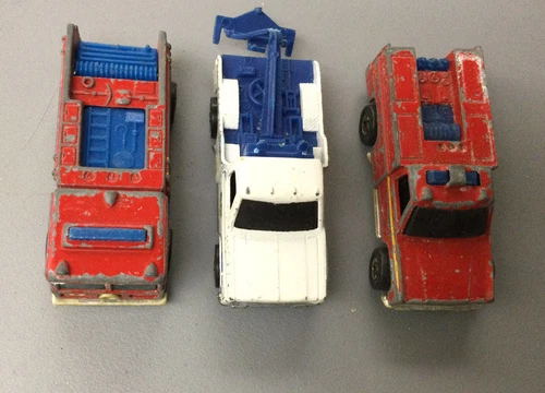 vintage 1970’s hot wheels trucks lot of 3 —wrecker, fire eater, And Emergency