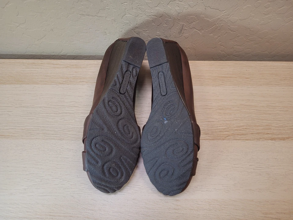 Zapatos de salón de cuña Baretraps para mujer 8,5 marrón usados en excelente estado Foto 4 de 4