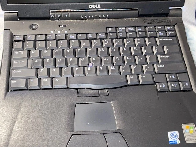 Vintage Dell Latitude C810 Laptop Windows XP DVD/Floppy Serial PORT WORKING - Image 4 of 4