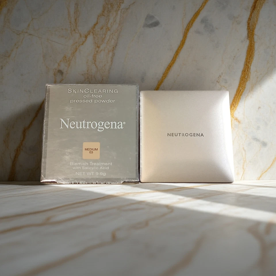 Neutrogena Skin Clearing Oil-Free Pressed Powder Mirrored Compact - Medium 03 - Image 3 of 4