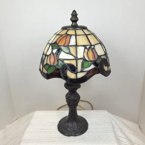 VTG 70's/80's Tiffany Style Stained Glass Table Lamp Floral Multicolor 13”