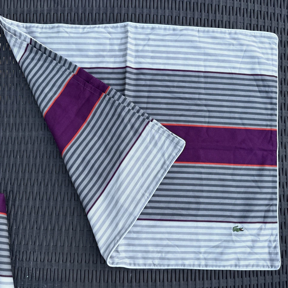 Juego de 2 fundas de almohada ESTÁNDAR de algodón a rayas gris púrpura Lacoste Foto 4 de 4