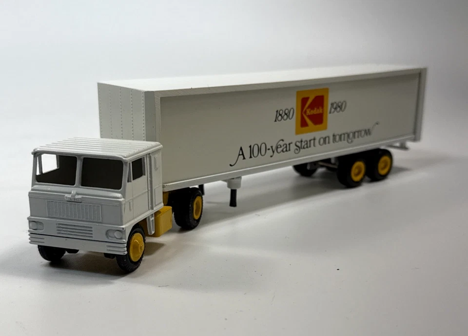 Camión tractor-remolque Winross 1/64 Kodak 1888-1980 A 100 años a partir de mañana Foto 2 de 4