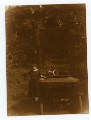 PHOTO amateur snapshot, rear car old tacot automobile steering wheel