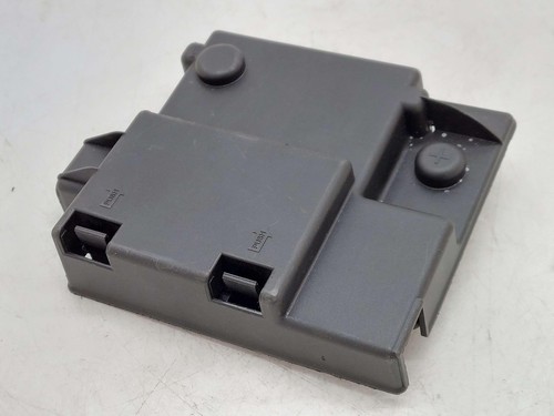 2010 Maserati GranTurismo S M145 Coupe REAR ENGINE FUSE BOX TERMINAL CONNECTOR - Picture 2 of 7