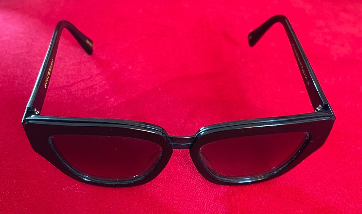 MOSCOT NYC Black womens designer sunglasses Sun - Victoria  display picture 2