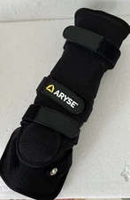 Aryse AY-3916 Universal Metforce Wrist Brace L3916 New in Package