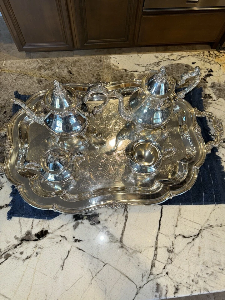 Vintage Oneida Venetian Silver Plated 5 Piece Footed Ornate Tea & Coffee Set - Image 2 of 4