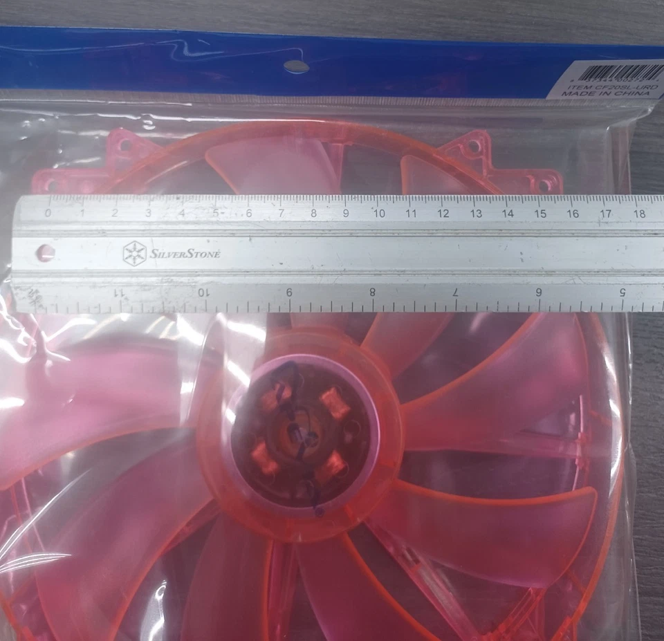 Apevia CF20SL-URD 125 CFM 200 mm Fan 837344002724 - Image 3 of 4