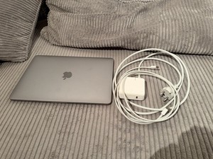 MacBook Pro 13 Zoll (2017) i5 8GB 256GB SSD - neuer Akku-Zustand