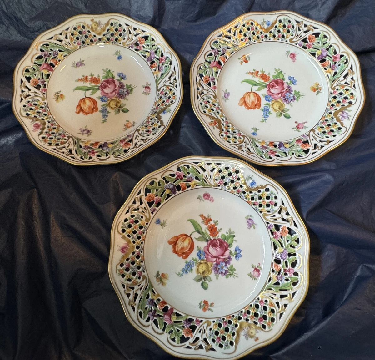 Dresden Plate In Antique Ceramic & Porcelain Plates & Chargers for