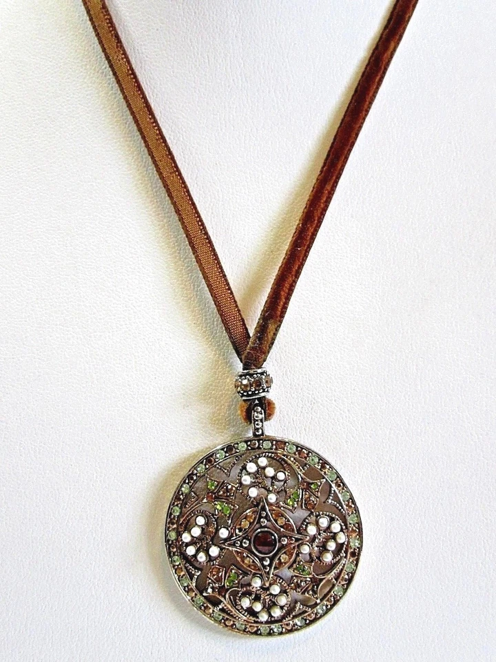 FANCY PENDANT BROWN VELVET CORD NECKLACE FAUX SEED PEARLS CRYSTALS YELLOW GREEN - Image 3 of 4