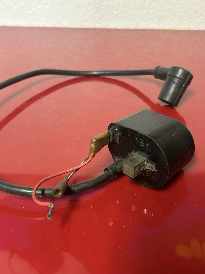 Original OEM 1986 KAWASAKI JS300 JS 300 BOBINA DE ENCENDIDO ENCENDEDOR BUJÍA CABLE Foto 2 de 4