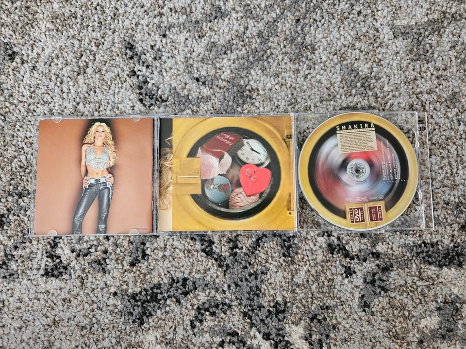 Shakira - Laundry Service: Limited Edition Washed & Dried -CD & DVD - Bild 4 von 4