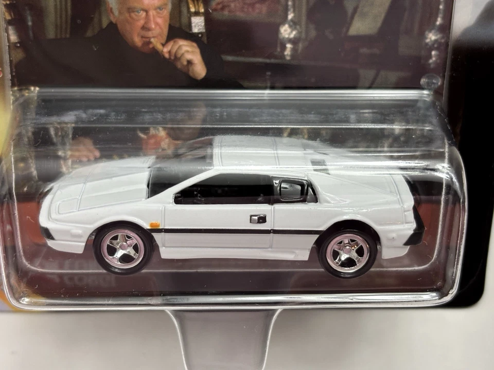Corgi 1976 Lotus Esprit James Bond 007 “The Spy Who Loved Me” White Sealed 1999 - Image 4 of 4