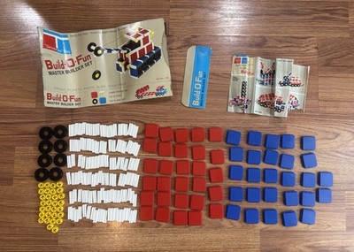 Vintage 1966 Tupperware Toys 212 Piece Build-O-Fun Master Builder Set No. 102