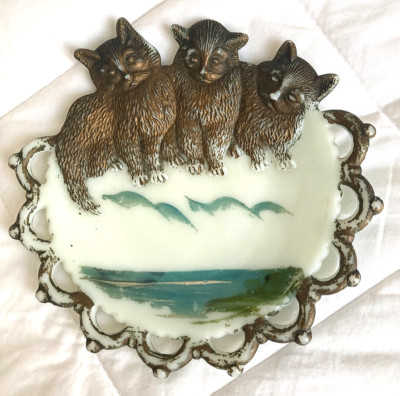 WESTMORELAND MILK GLASS Trio of Kittens PLATE Hand Painted Reticulated Border~7''