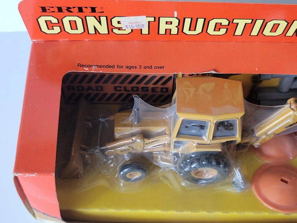 Ertl - Juego de construcción Ford 555 - 20 piezas - Diecast escala 1:32 #1457 - Nuevo Foto 4 de 4