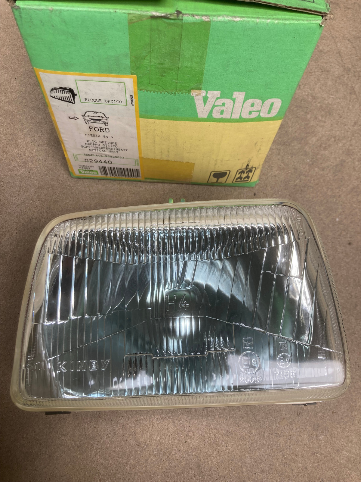 Optique phare droit H4 Valeo 029440 pour Ford Fiesta berline de 1976 à 1983