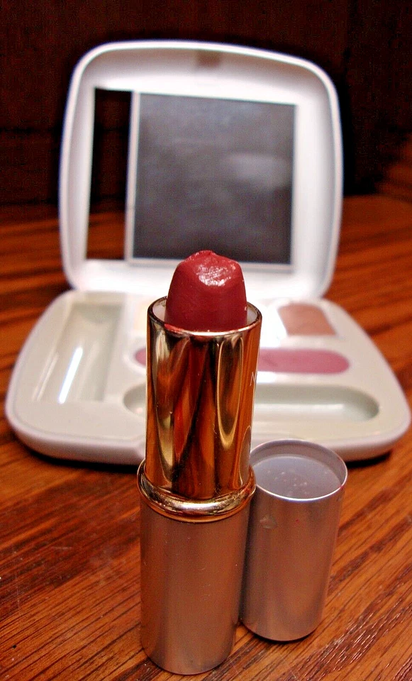 Estuche de maquillaje cosmético compacto personalizado Mary Kay Signature con contenido como se muestra 945 Foto 4 de 4