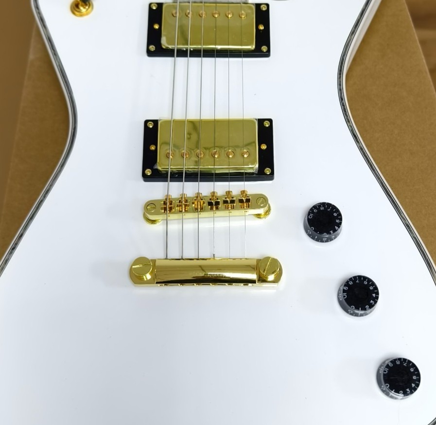 Chitarra Elettrica Bianca con Hardware Oro