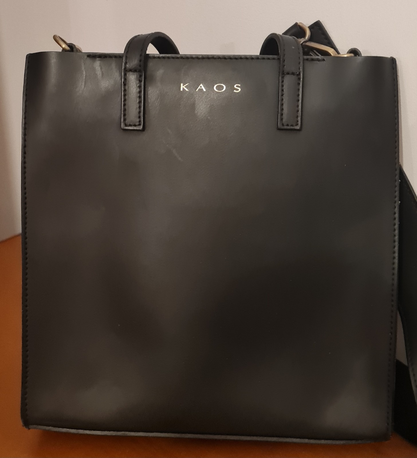 KAOS borsa a tracolla donna nera pelle logo rifiniture oro tinta unita