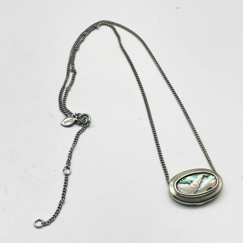 AVON Oval Shell Pendant Necklace Silver Tone Beach Coastal Islands Ocean Sea - Image 4 of 4