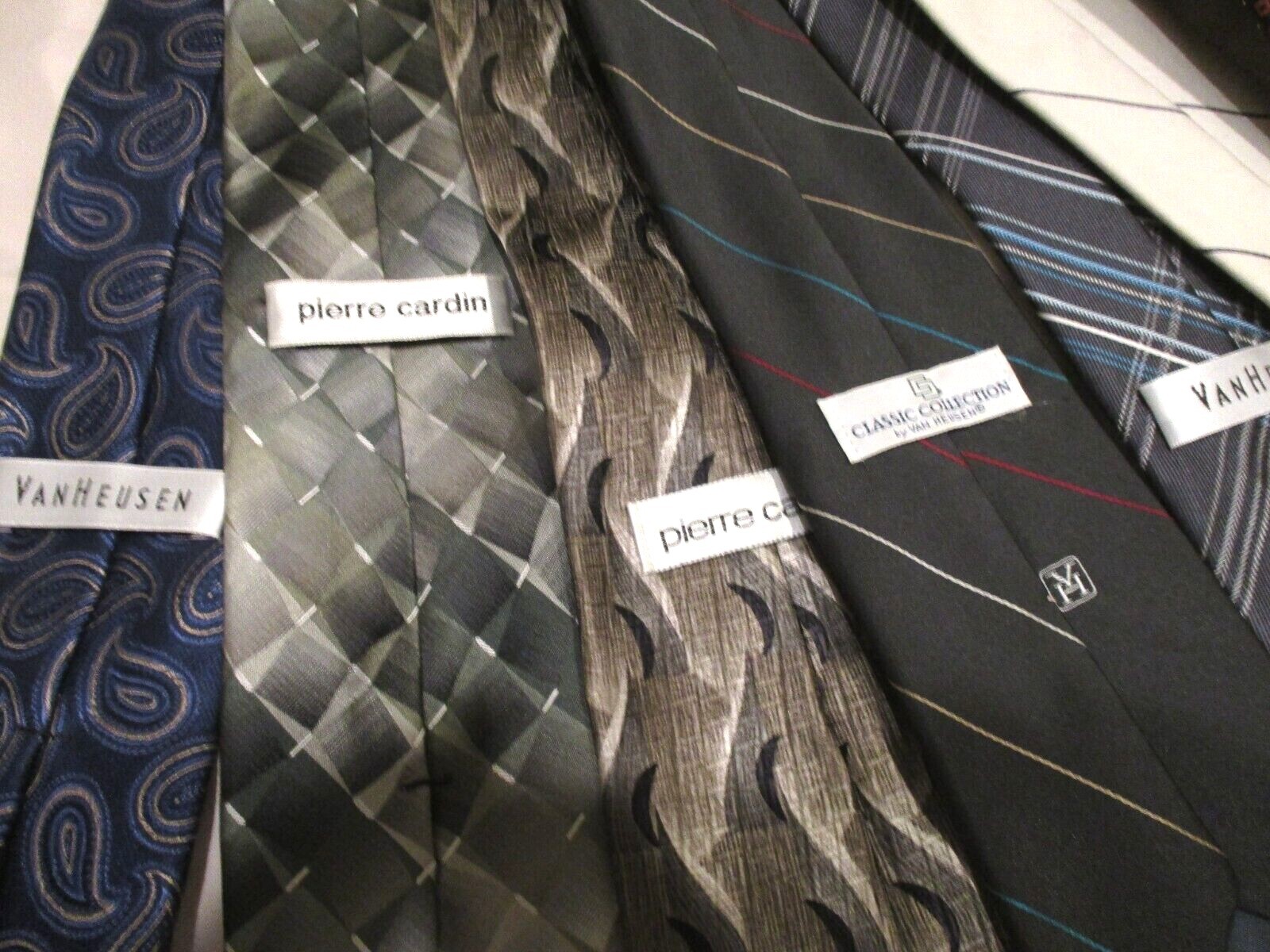 MODERN MENS NECKTIES SILK, HALSTON, PIERRE CARDIN, H… Gem