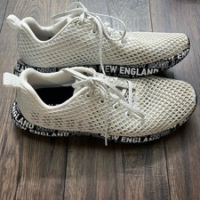 NOBULL New England Diamond Mesh Runner Blanco Azul Marino Hombre 9.5/Mujer 11