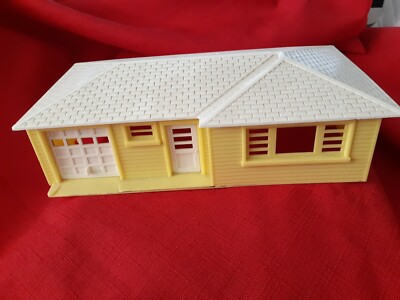 Bachmann Plasticville O Scale Ranch House Yellow w/White Roof unpainted  used