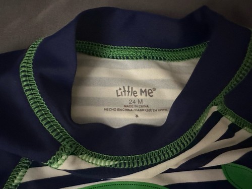 Neu mit Etikett Little Me Rash Guard marineblau gestreift Wal 24 Monate UV-Schutz - Bild 2 von 3