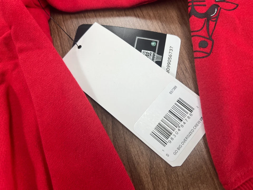SUDADERA CHICAGO BULLS 47 MUJER GO BIG OVERSIZE CUELLO REDONDO S NUEVA CON ETIQUETAS NBA NUEVA $90 Foto 2 de 4