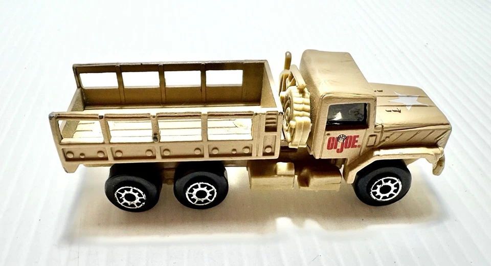 Camión de transporte de tropas Maisto GI Joe M-923 A1 de 6 ruedas beige en muy buena condición Foto 3 de 4