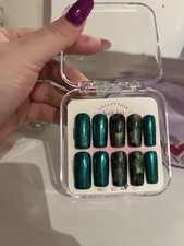 Handmade Press On Nails 10-Piece Set Dark Green Stars Medium Length Almond