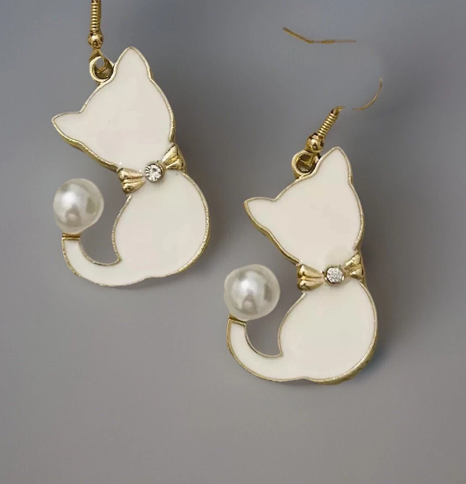 Pendientes colgantes Betsey Johnson blanco estrás perla gatito gato nuevos con etiquetas—solo quedan 2 Foto 2 de 4