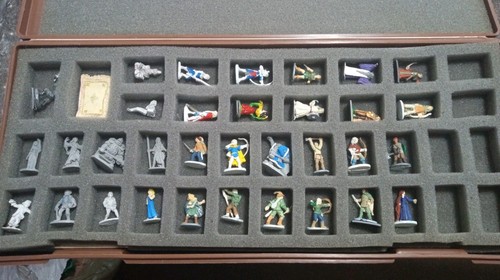 1980's DUNGEONS & DRAGONS SET OF 34 FIGURES W/ Flying Carpet And Carrying Case
