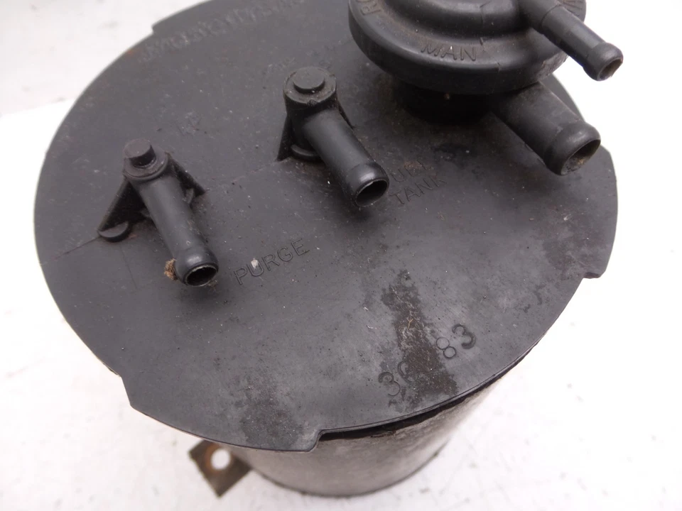 Контейнер вакуумный 70-81 Firebird Camaro 4 ниппеля уголь топливо пар GM 17056978 - Изображение 4 из 4