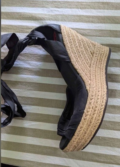 UGG NUOVO! Sandali eleganti alla caviglia con cinturino in raso alla caviglia taglia 6