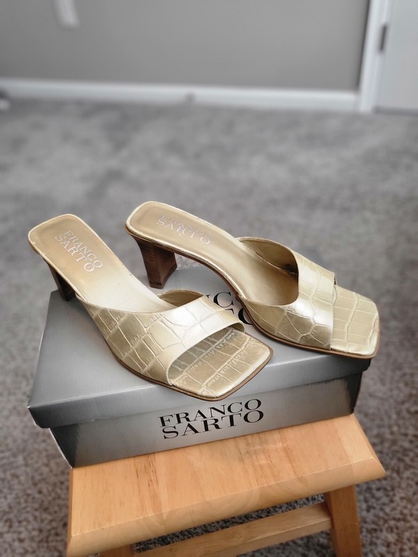 Franco Sarto Due Gold Crocco 3-1/4” Open Toe Heeled Sandals (Size 9M)