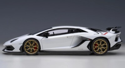79217 AUTOart 1:18 Lamborghini Aventador SVJ Pearl White model car